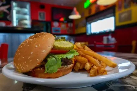 Woody Burger & Pizzeria — A Classic Roadside Jewel